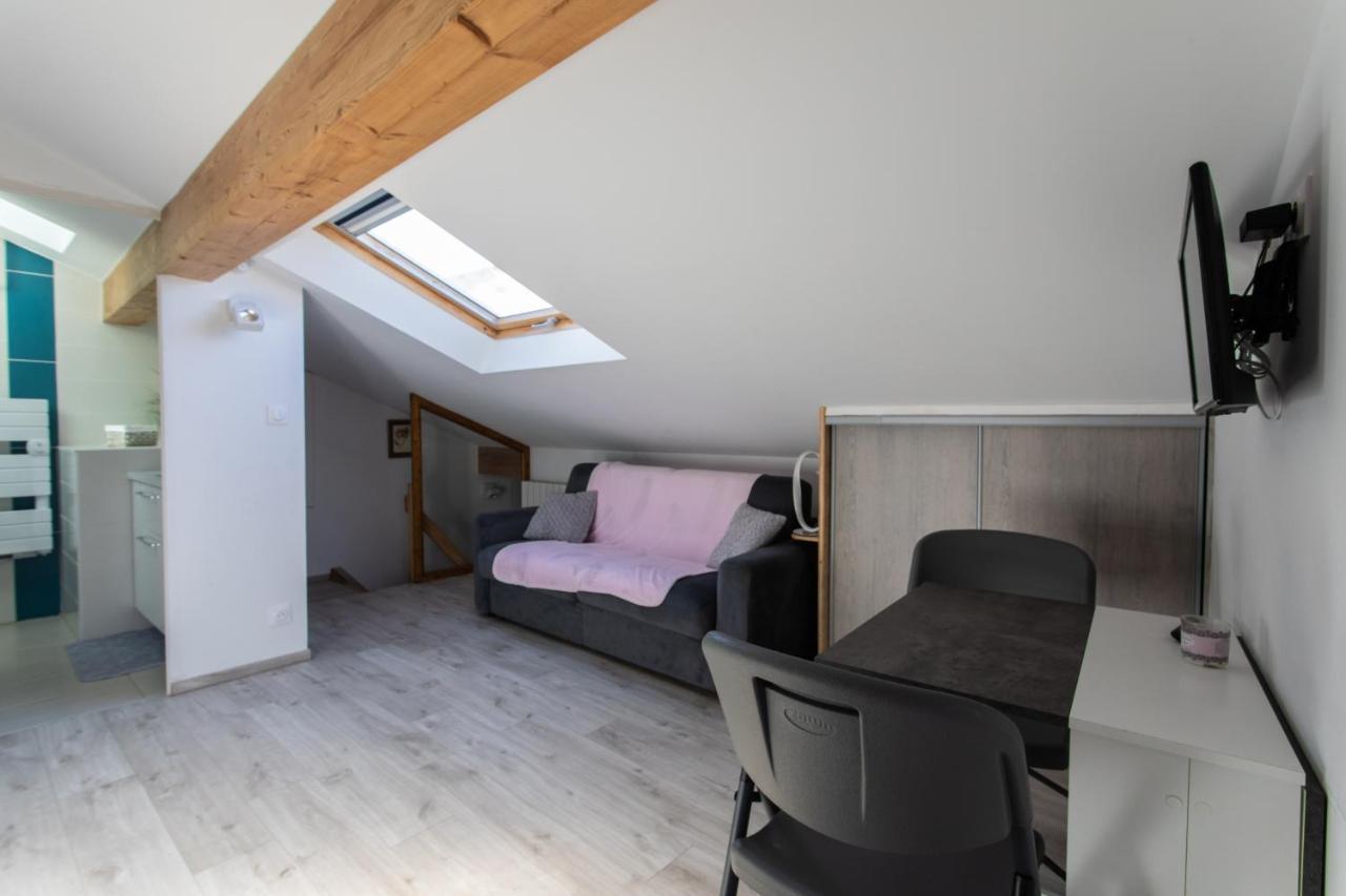 Le Coq Charmant Petit Studio En Centre Ville D'Эмбрён Экстерьер фото