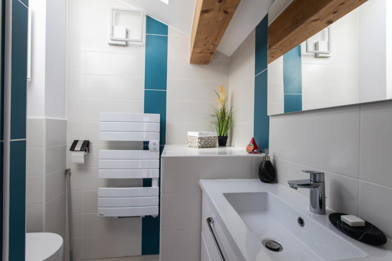 Le Coq Charmant Petit Studio En Centre Ville D'Эмбрён Экстерьер фото