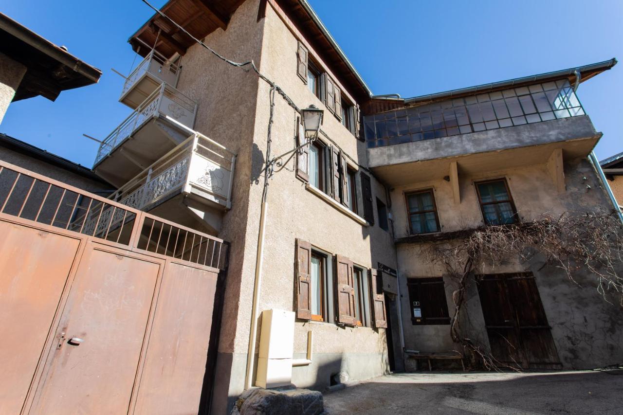 Le Coq Charmant Petit Studio En Centre Ville D'Эмбрён Экстерьер фото