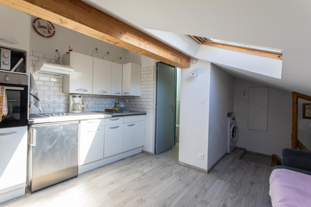 Le Coq Charmant Petit Studio En Centre Ville D'Эмбрён Экстерьер фото
